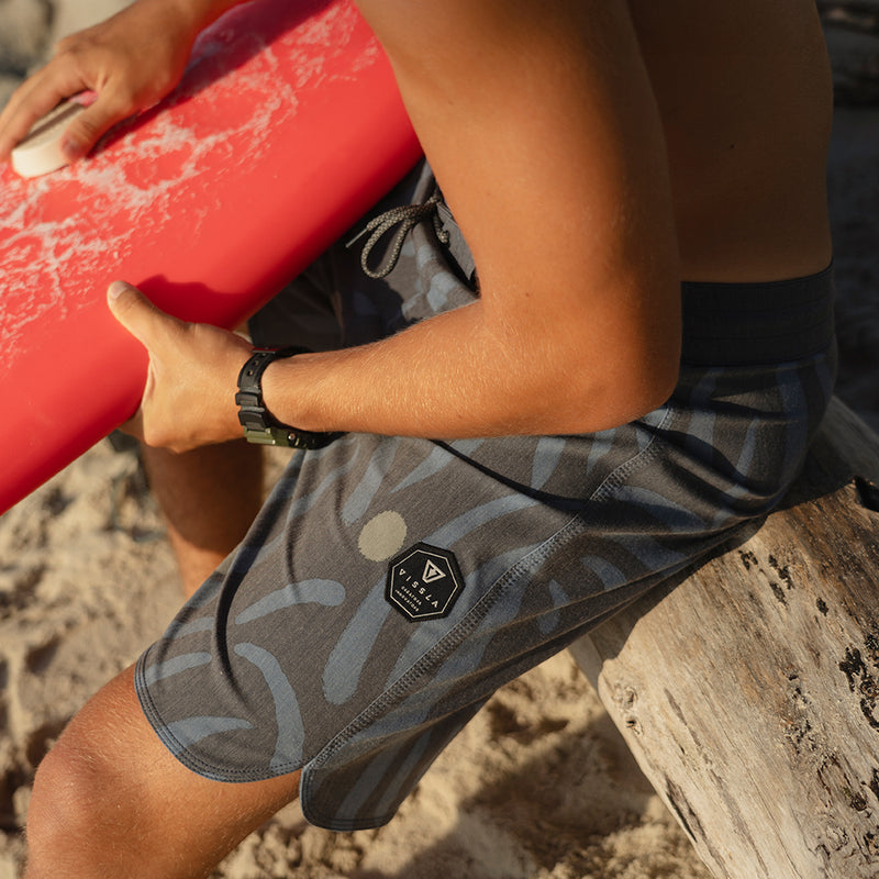 Boardshort Vissla 18,5" Primitive Palms Preto