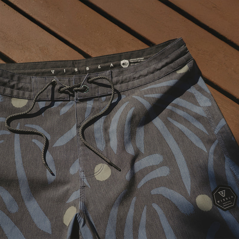 Boardshort Vissla 18,5" Primitive Palms Preto