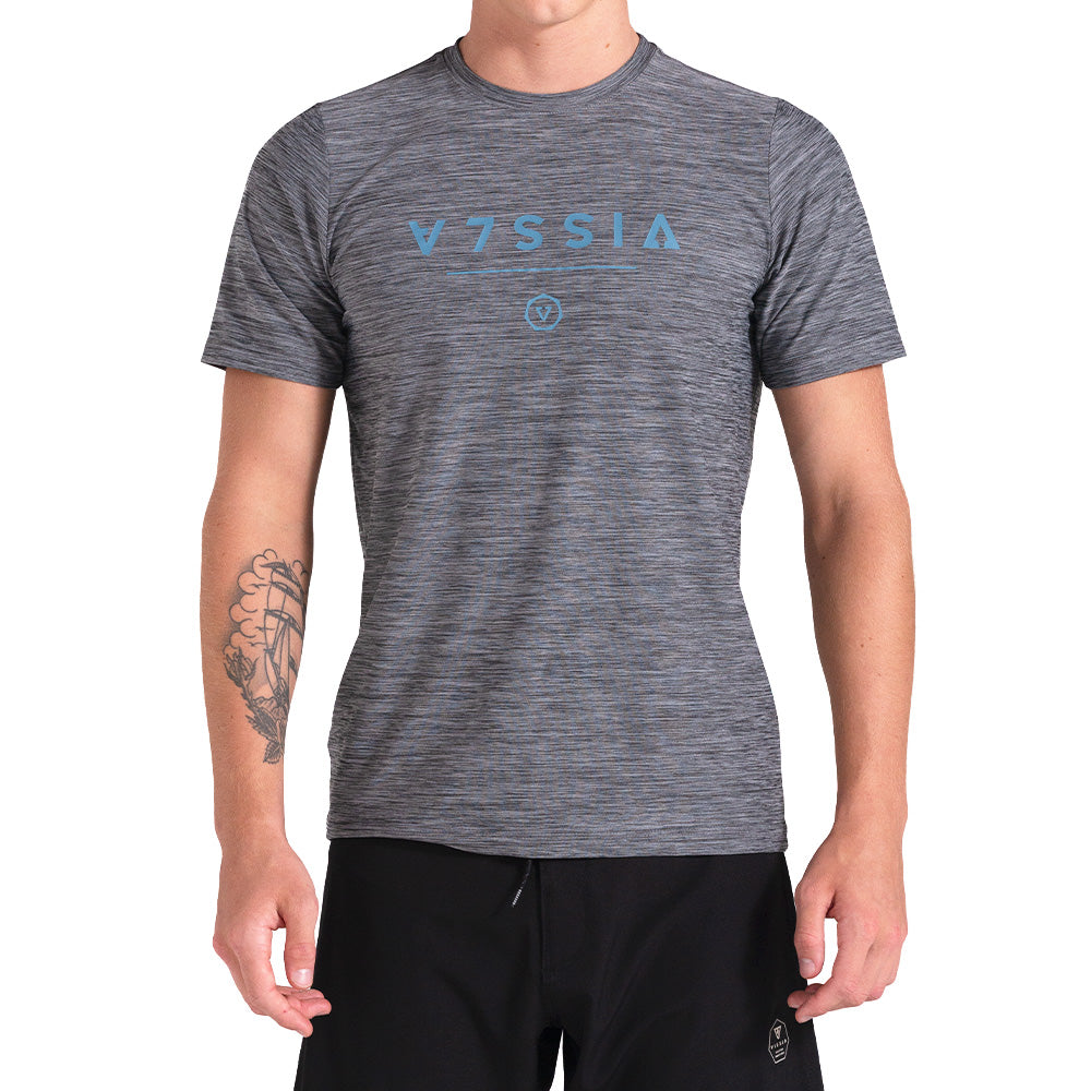 Camiseta Vissla Glyphs Comp Lite Cinza