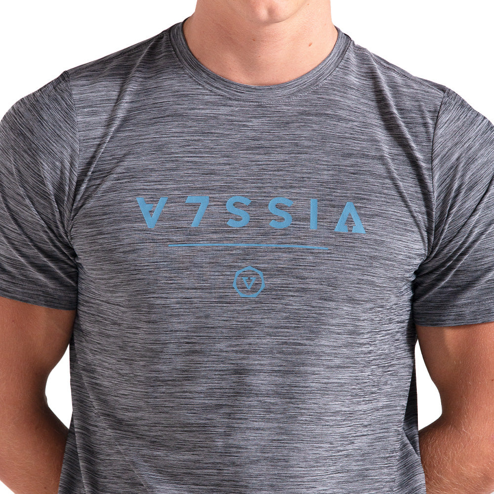 Camiseta Vissla Glyphs Comp Lite Cinza