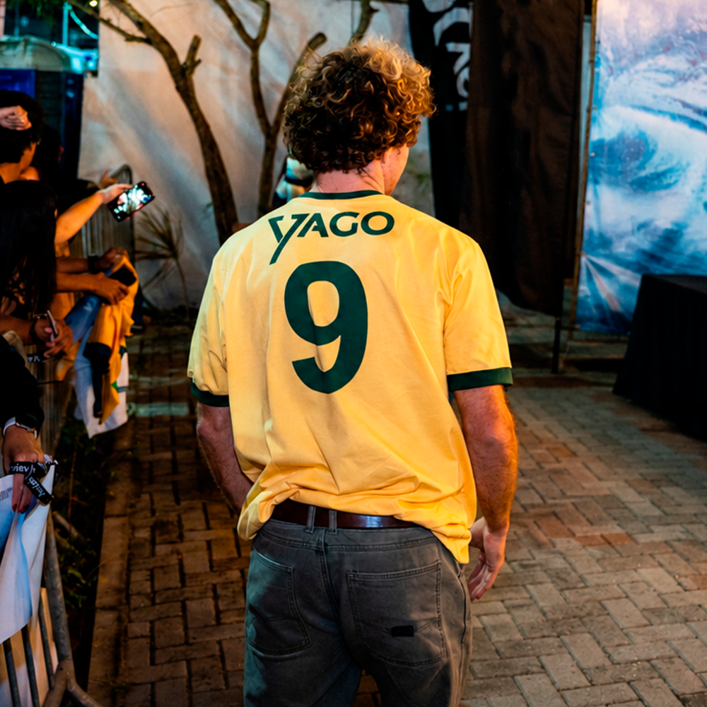 Camiseta Vissla Yago Dora World Champ Amarela